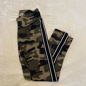 Cami Infinite Stretchy Womens size m legging